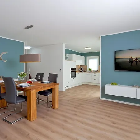 Justus Apartment *